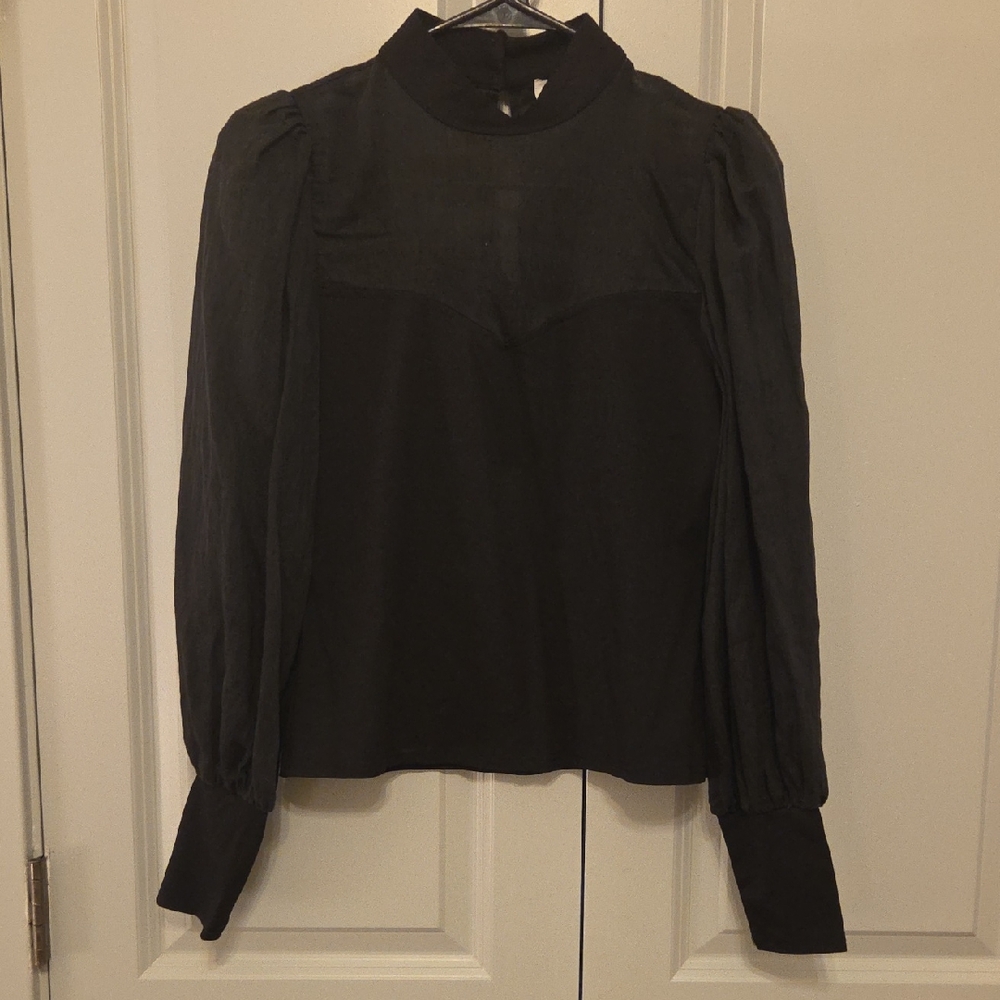 Flat White Black Women's Top